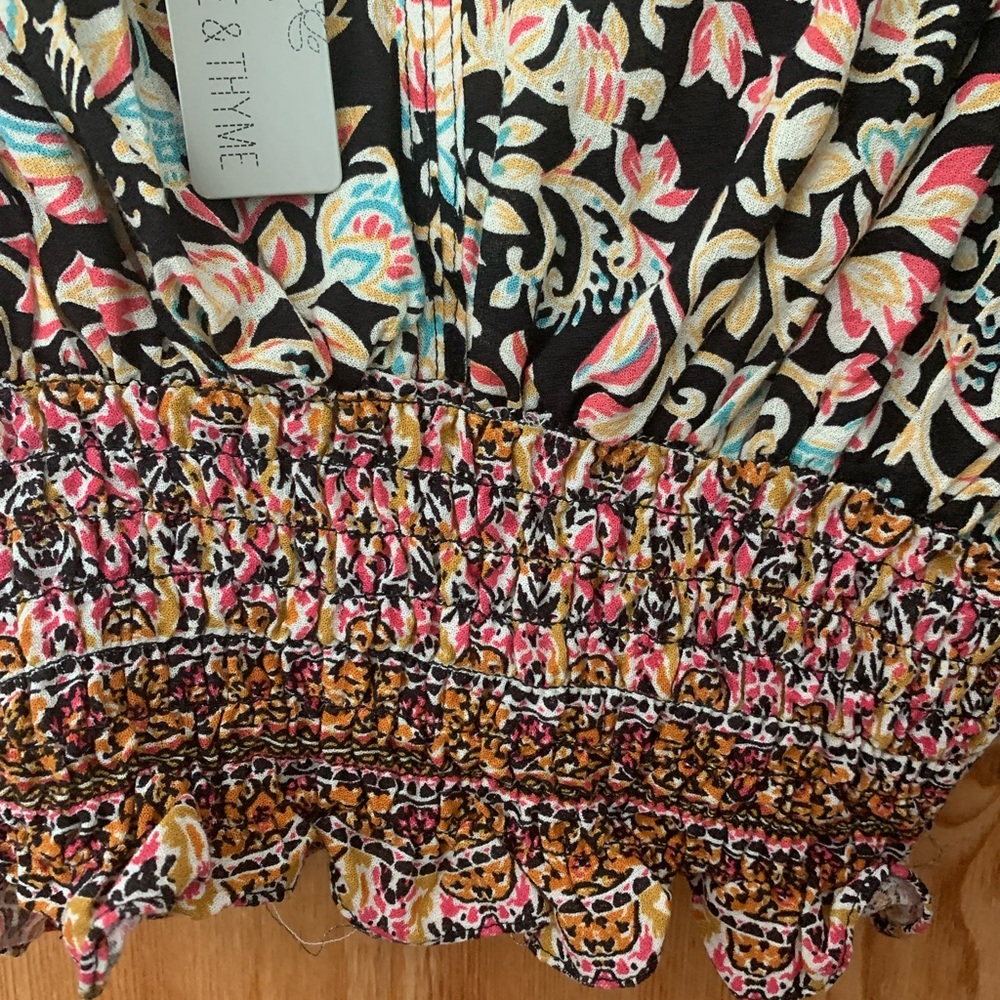 NWT - Rose & Thyme SZ Small cropped top. Black,gold,pink,blue and cream - Picture 2 of 12